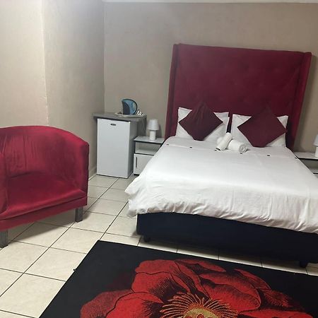 Super Classic Guest House Pretoria-Noord Εξωτερικό φωτογραφία